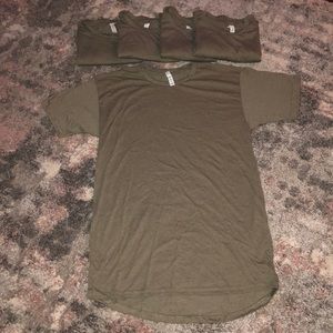 Olive t-shirt with long shirt tail. 🔴